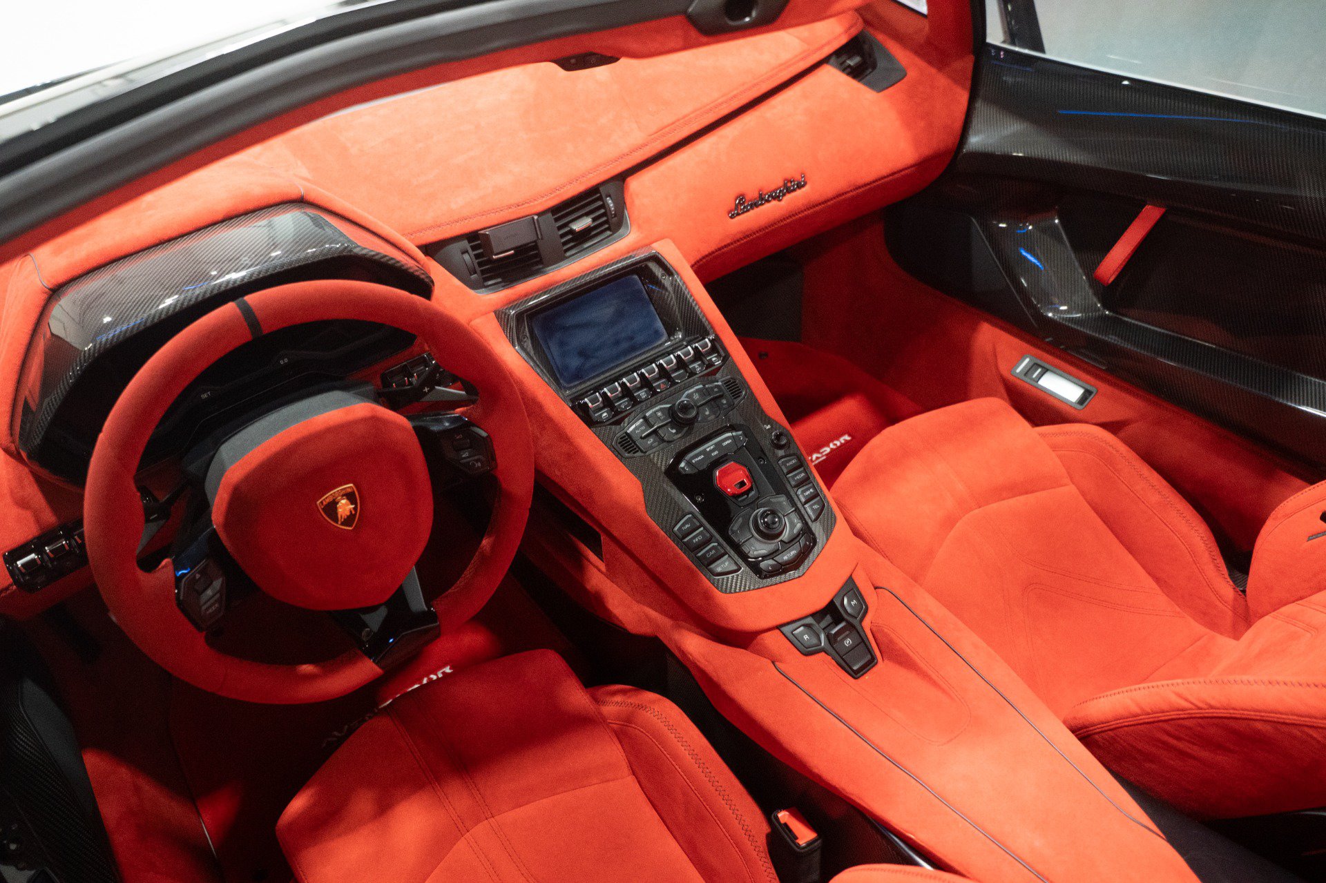 Used 2020 Lamborghini Aventador SVJ AWD/4WD image 2