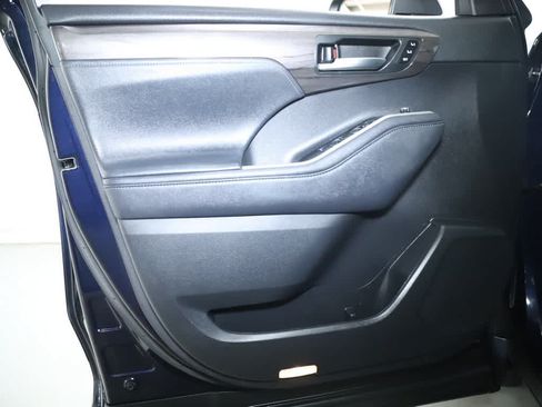 Used 2022 Toyota Highlander Limited AWD/4WD image 19