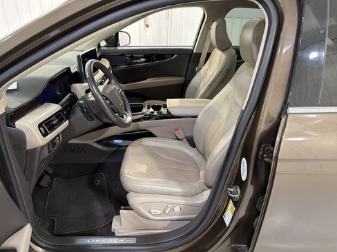 Used 2022 Lincoln Nautilus Reserve image 11