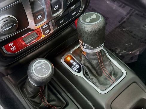 Used 2023 Jeep Wrangler Rubicon image 17