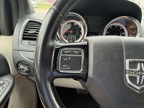 Used 2018 Dodge Grand Caravan SXT FWD image 23