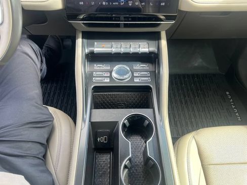 Certified 2024 Lincoln Nautilus Premier AWD/4WD image 23