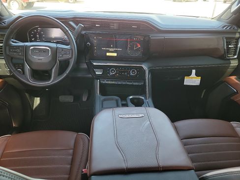 Used 2024 GMC Sierra 2500 Denali Ultimate image 9