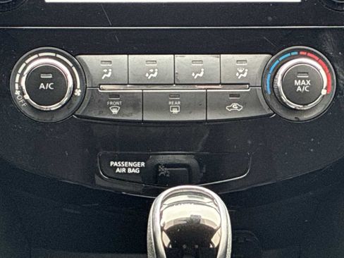 Used 2021 Nissan Rogue Sport S image 16