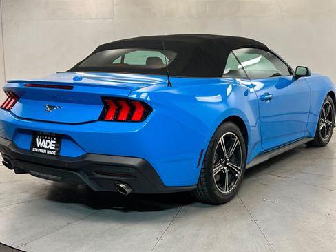 Used 2025 Ford Mustang Premium RWD image 5