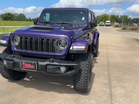 Used 2026 Jeep Wrangler Unlimited Rubicon AWD/4WD image 3