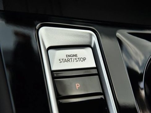Used 2025 Volkswagen Atlas Cross Sport SE FWD image 17