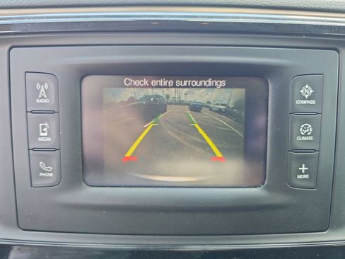 Used 2017 Chrysler Pacifica Touring FWD image 18