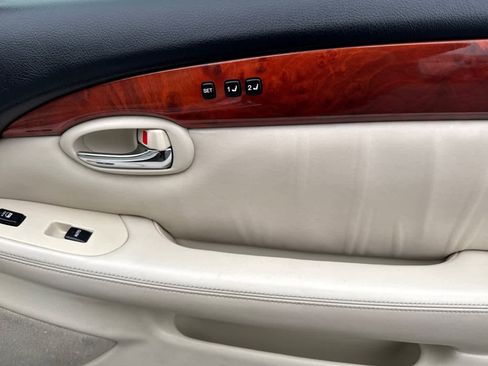 Used 2006 Lexus SC 430 Convertible image 16