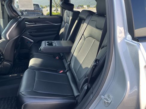 Used 2024 Jeep Grand Cherokee Overland w/ Advanced Protech Group III image 13