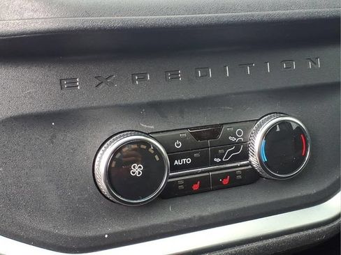 Used 2025 Ford Expedition Platinum AWD/4WD image 22