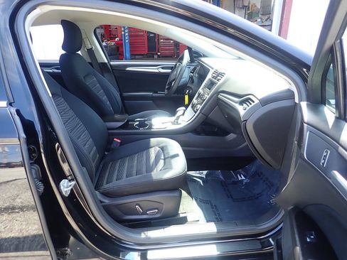 Used 2016 Ford Fusion SE FWD image 24