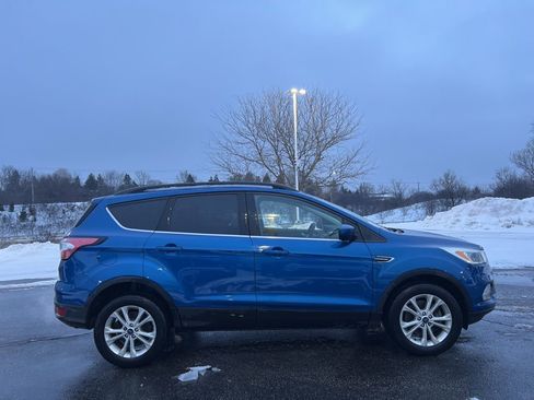 Used 2018 Ford Escape SE image 3