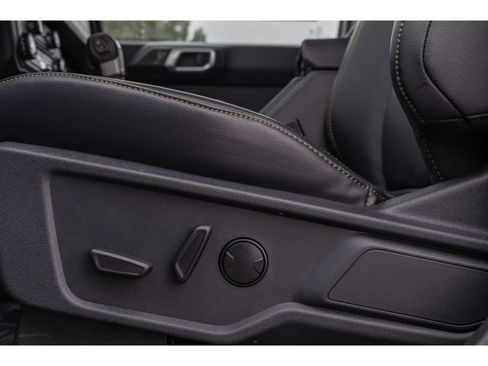 New 2025 Ford Bronco Badlands image 16