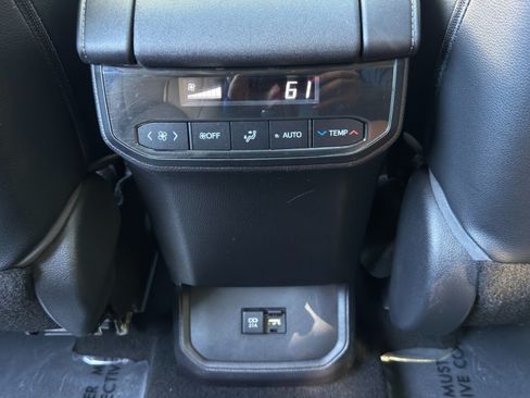 Used 2021 Toyota Highlander XLE FWD image 30