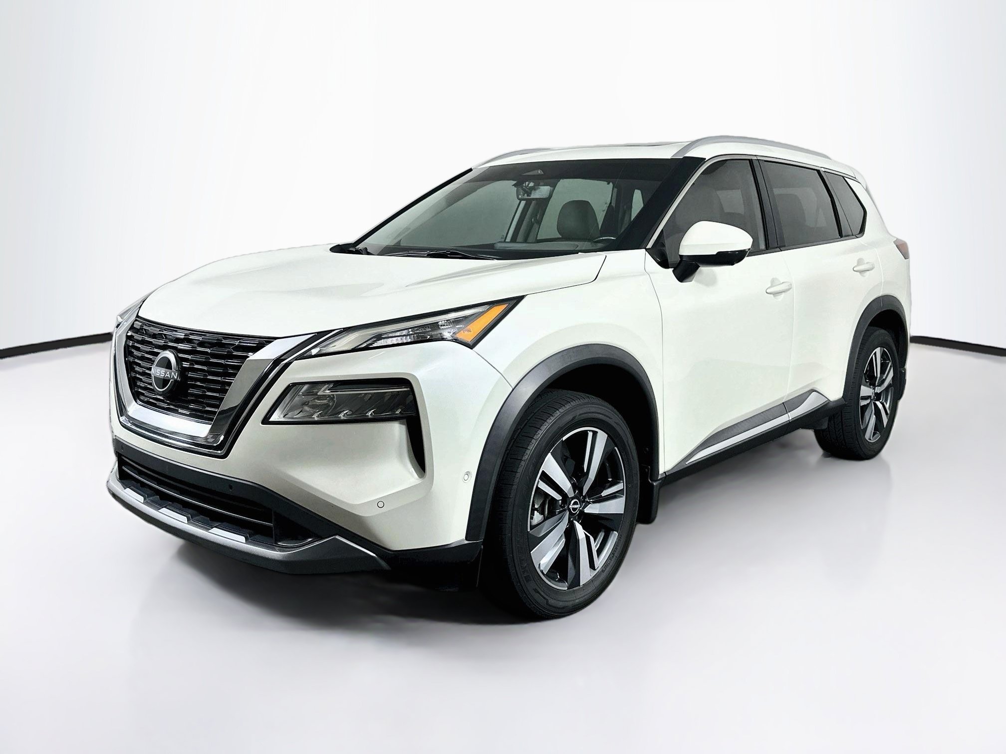 Used 2023 Nissan Rogue SL w/ SL Premium Package FWD image 3