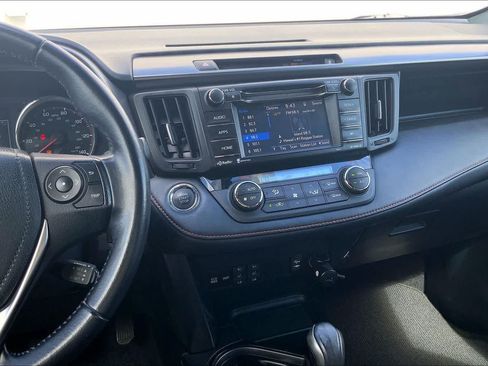 Used 2016 Toyota RAV4 SE FWD image 15