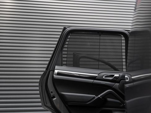 Used 2017 Porsche Cayenne S image 22