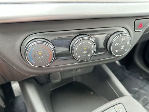 Used 2025 Chevrolet Trax LS w/ Driver Confidence Package FWD image 18