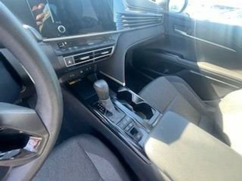 Used 2025 Toyota Camry LE image 12