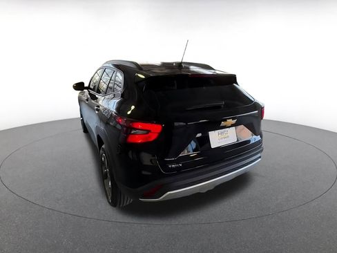 Used 2025 Chevrolet Trax LT image 11