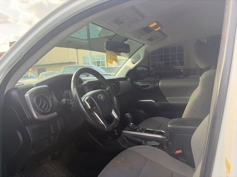 Used 2017 Toyota Tacoma SR5 w/ Tow Package image 6