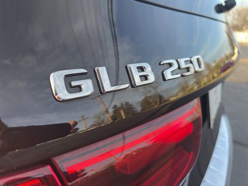 Used 2024 Mercedes-Benz GLB 250 4MATIC image 12