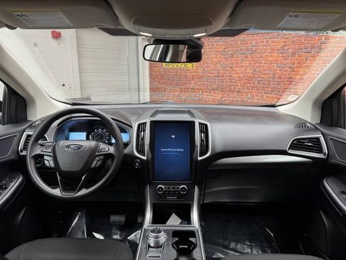 Certified 2023 Ford Edge SE w/ Black Appearance Package image 12