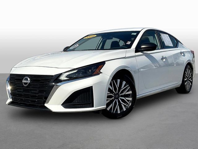 Used 2025 Nissan Altima 2.5 SV FWD image 3