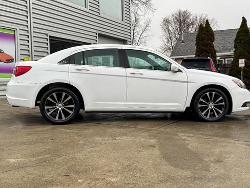 Used 2014 Chrysler 200 Touring w/ 200 S Group FWD image 2