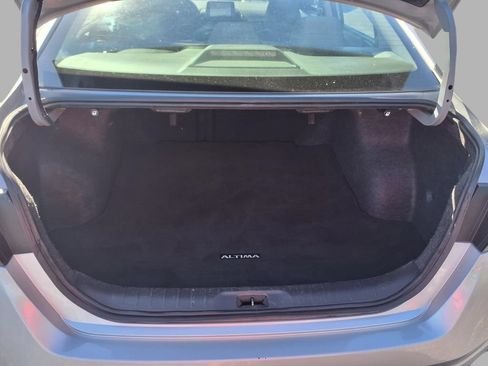 Used 2024 Nissan Altima 2.5 SV FWD image 24