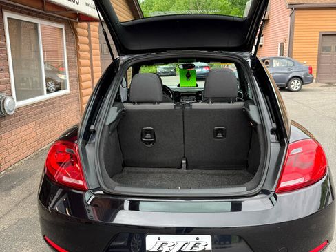 Used 2013 Volkswagen Beetle 2.0T image 11