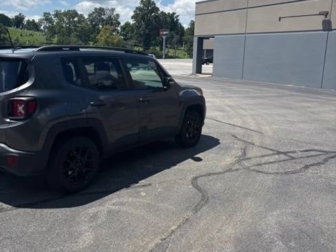 Used 2019 Jeep Renegade Altitude w/ Quick Order Package 2XM AWD/4WD image 5
