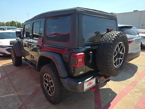 Used 2025 Jeep Wrangler Unlimited Rubicon w/ Convenience Group AWD/4WD image 3