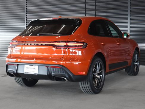 Certified 2025 Porsche Macan image 10