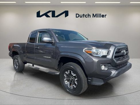 Used 2016 Toyota Tacoma SR5 RWD image 6