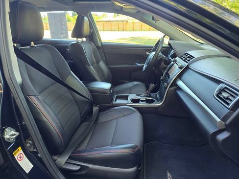 Used 2016 Toyota Camry SE w/ Moonroof Package FWD image 19