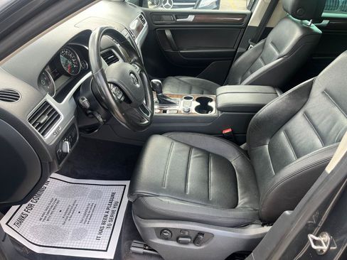 Used 2016 Volkswagen Touareg TDI AWD/4WD image 11