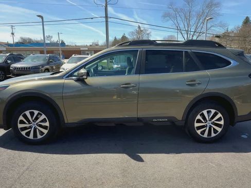 Used 2020 Subaru Outback Premium image 5