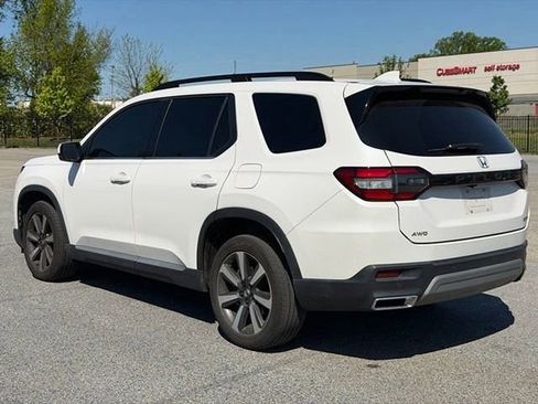 Used 2023 Honda Pilot Touring image 5