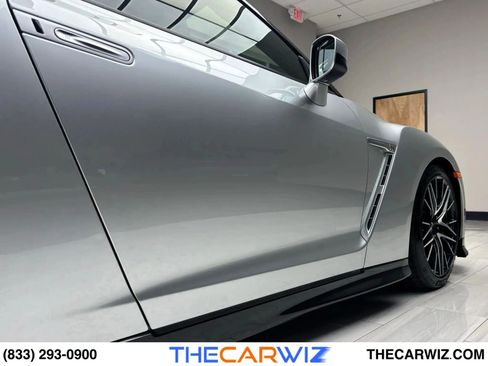 Used 2023 Nissan GT-R Premium w/ Premium Interior Package image 36