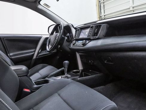 Used 2018 Toyota RAV4 XLE FWD image 13