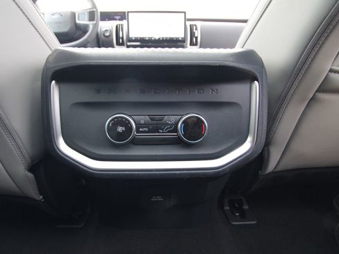 Used 2025 Ford Expedition Active AWD/4WD image 46