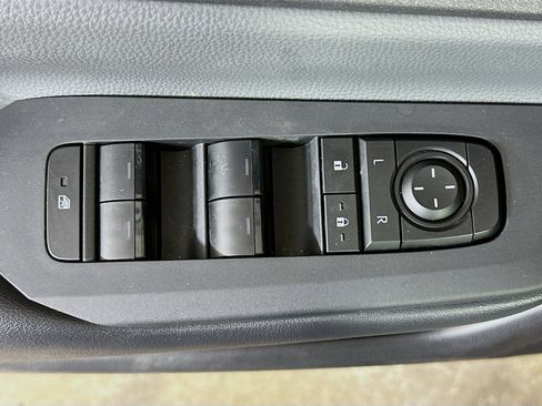 Used 2025 Toyota Prius LE image 15