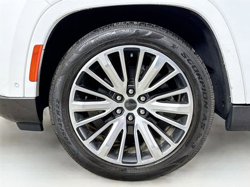 Used 2022 Jeep Grand Wagoneer Series III image 13