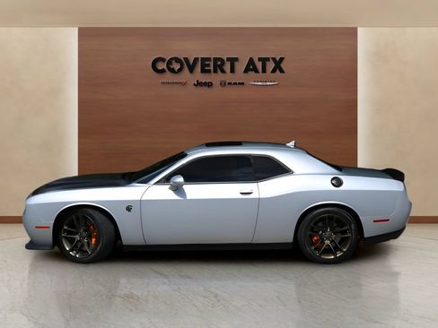 Used 2023 Dodge Challenger SRT Hellcat w/ Driver Convenience Group RWD image 3