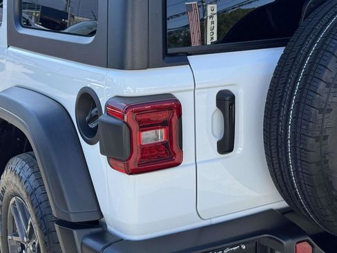 Used 2024 Jeep Wrangler Unlimited Sport AWD/4WD image 11