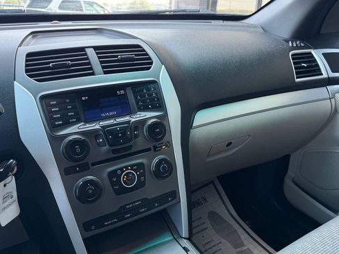 Used 2014 Ford Explorer XLT FWD image 18