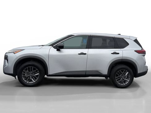 Used 2024 Nissan Rogue S image 2