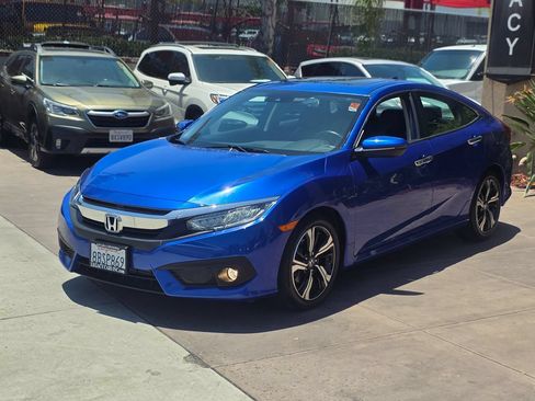Used 2018 Honda Civic Touring image 5